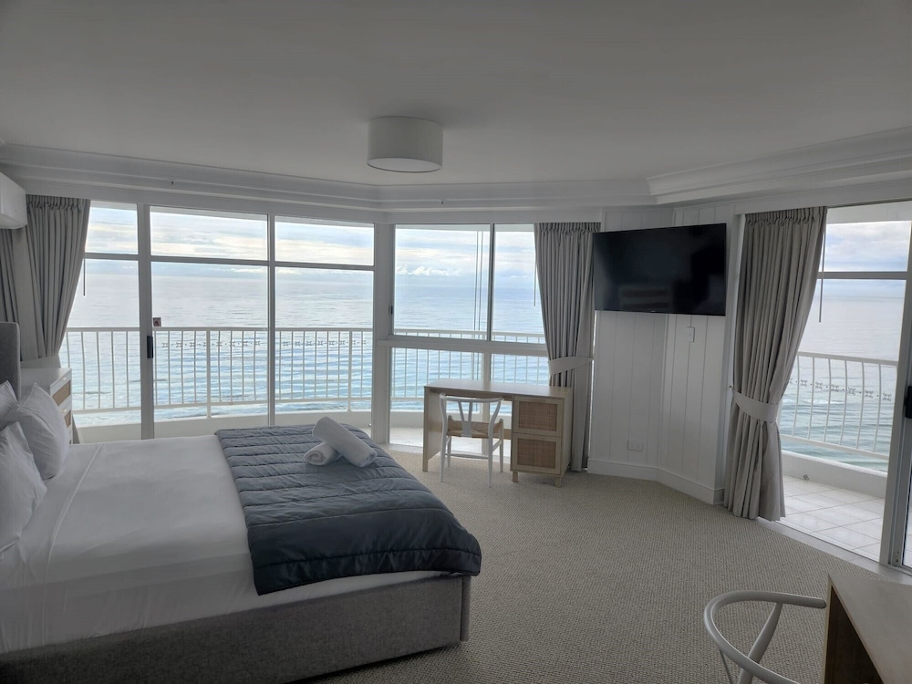 Burleigh Surf Apartments 24/77
