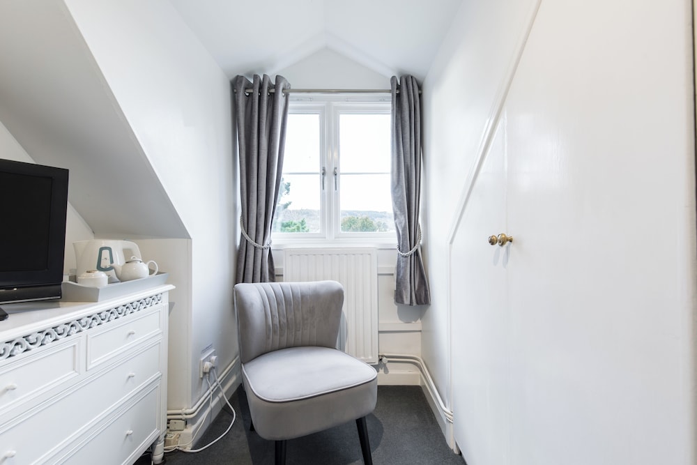 Mount Pleasant Hotel 50/50