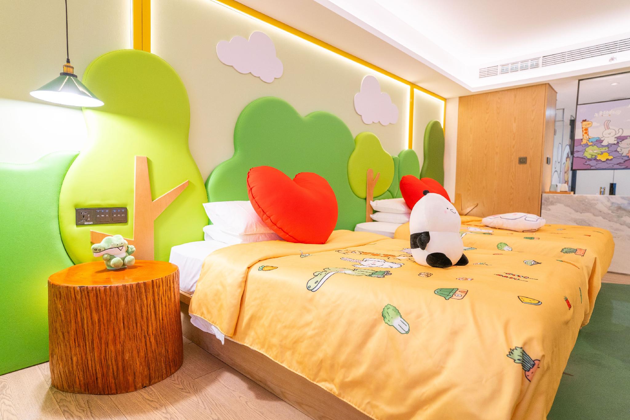 Le Joy Hotel 8/23