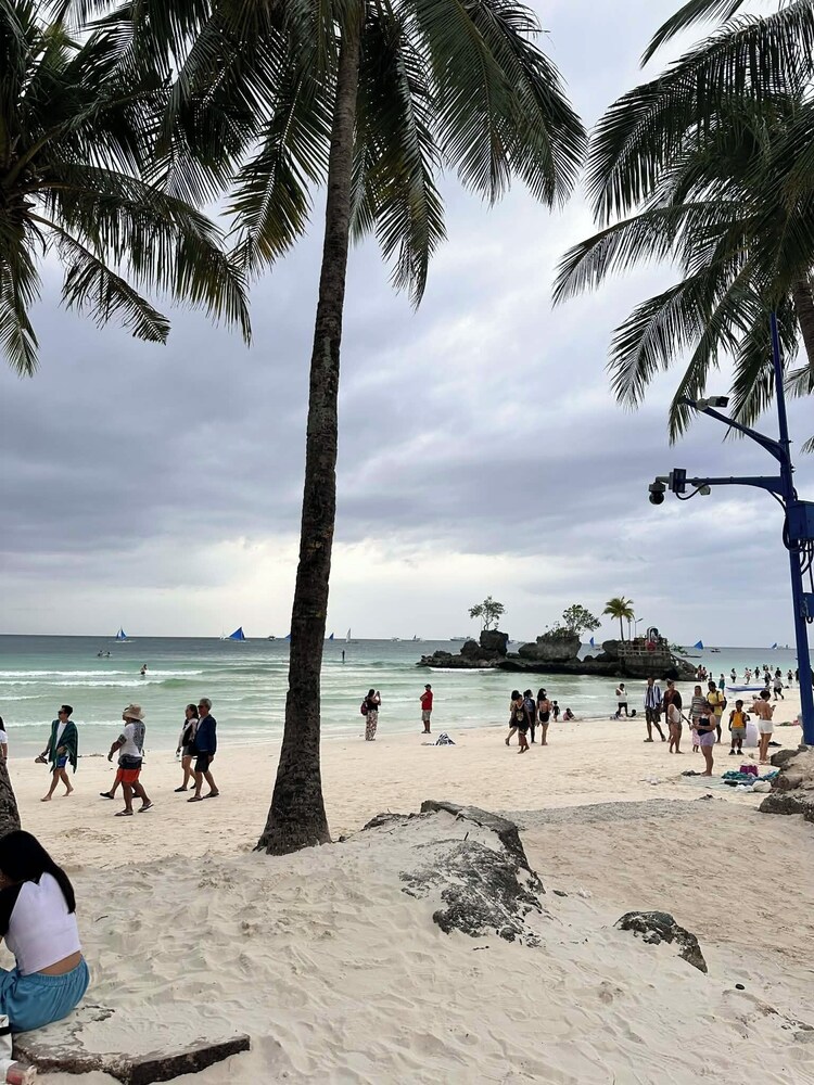 LA BELLA CASA DE BORACAY 50/57