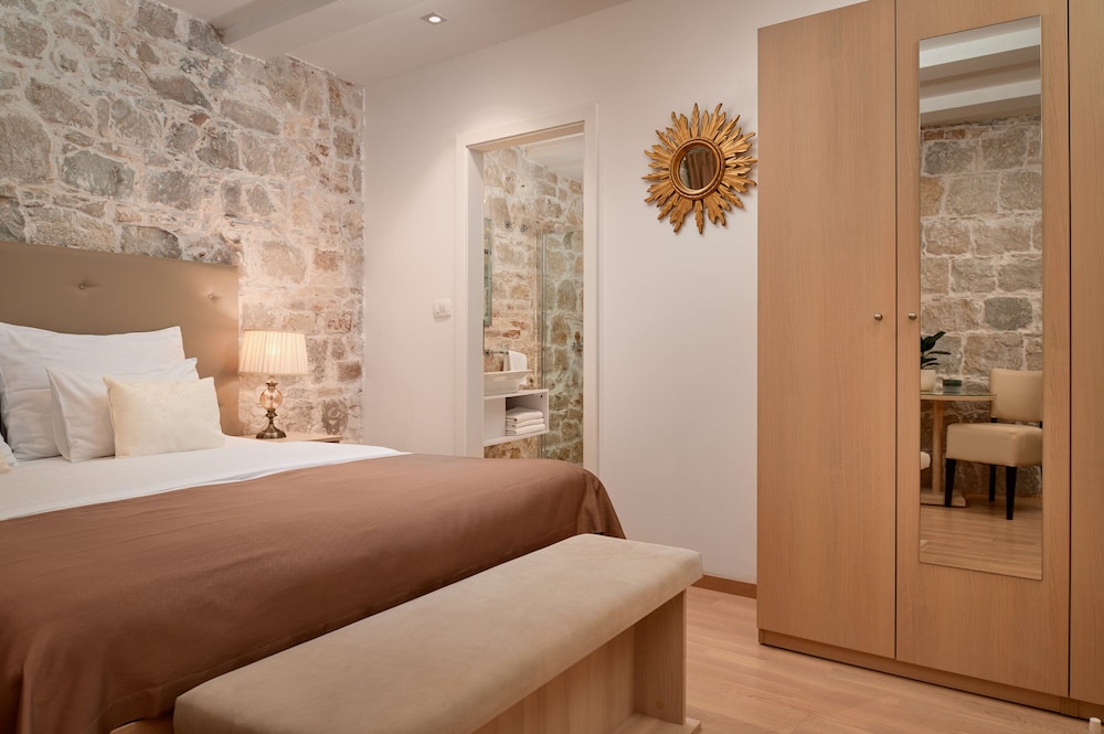 LANTERNA ROOMS 8/50