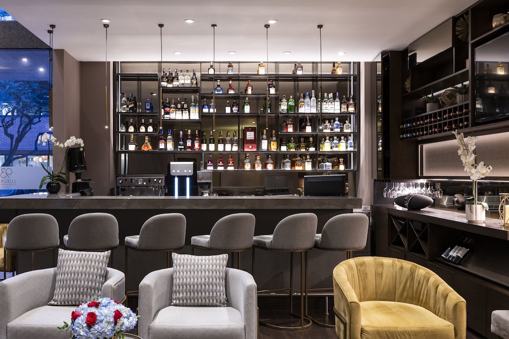 Hotel 93 Luxury Residences 55/69