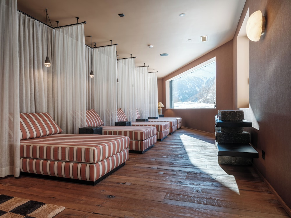Chalet Hotel Schonegg 32/49