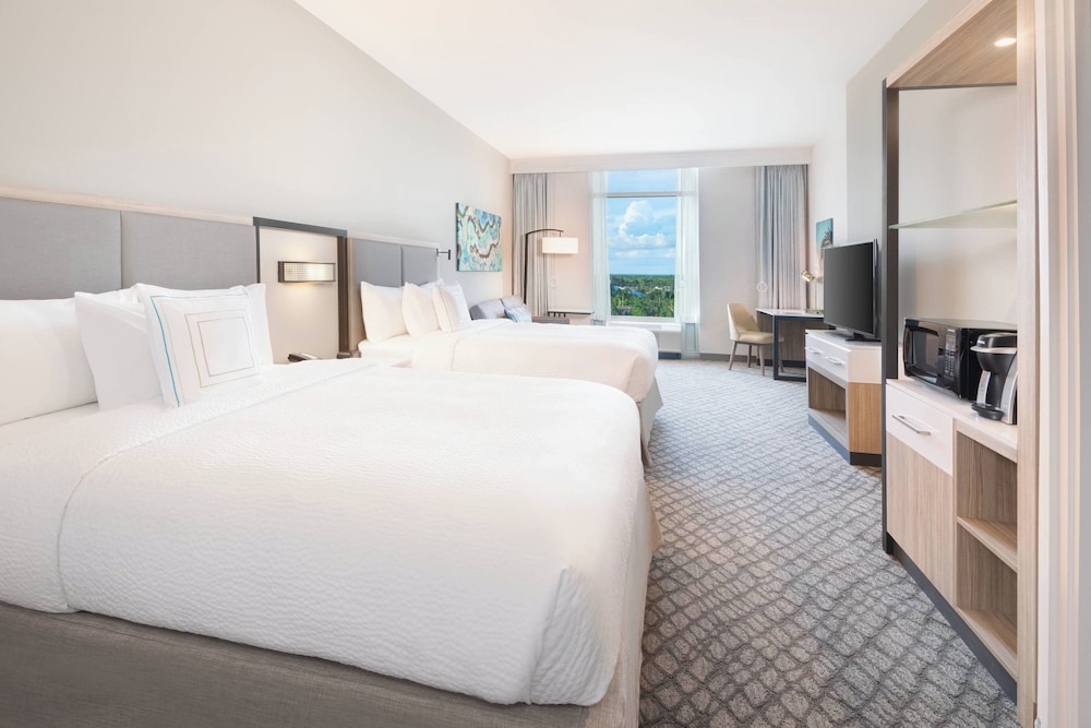 SUITE, 2 QUEEN BEDS, INLAND VIEW, SOFA, ACCESSIBLE