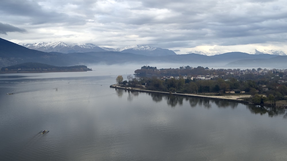 The Lake Hotel 26/30
