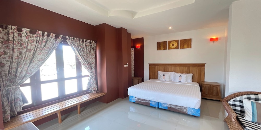 Yellow Tique Hotel 8/58