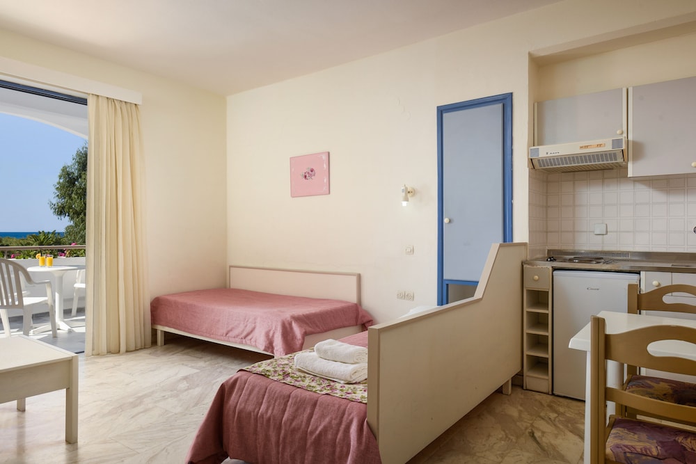 Ariadne Hotel 25/30