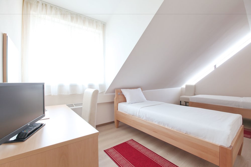HOTEL NOVELLA UNO 8/37