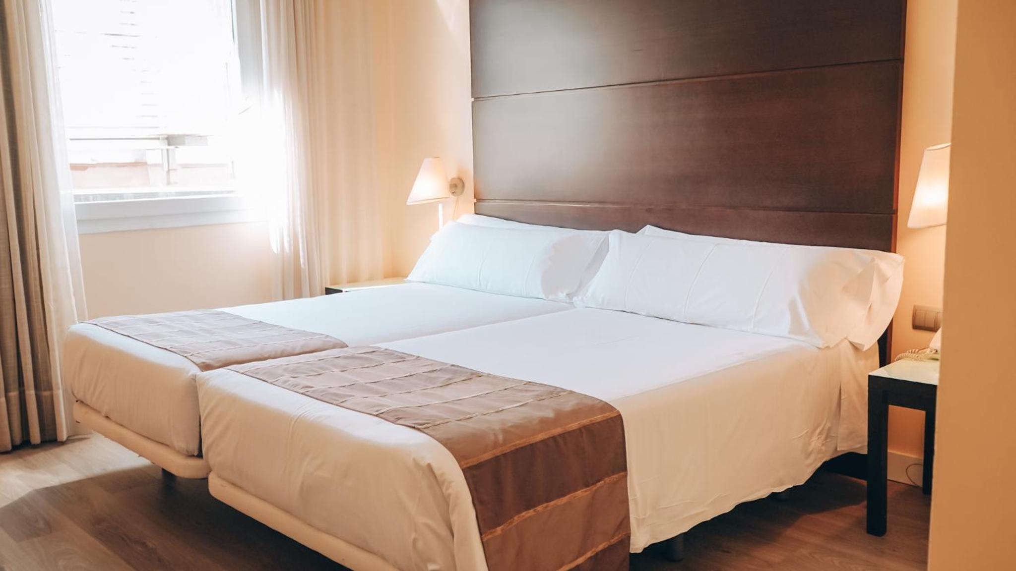 Room, Twin Beds, with Extra Bed