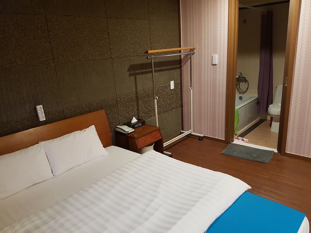Hotel At Home 22/51