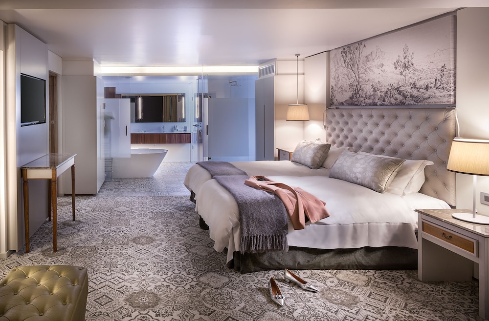 Vineyard Hotel 13/59