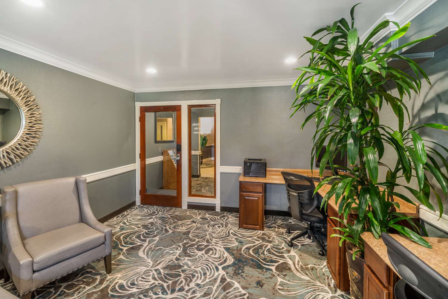 Best Western Plus Carpinteria Inn 23/42