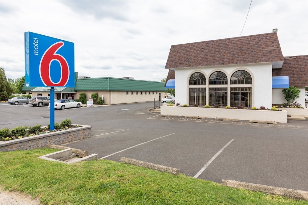Motel6 Warminster, PA 37/48