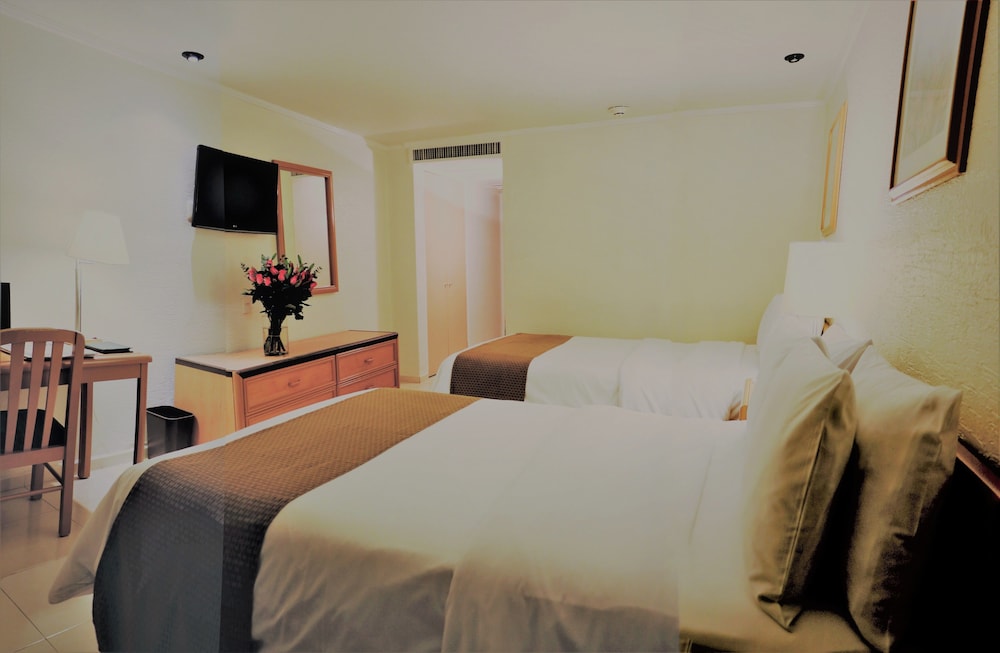 STANDARD, 2 DOUBLE BEDS