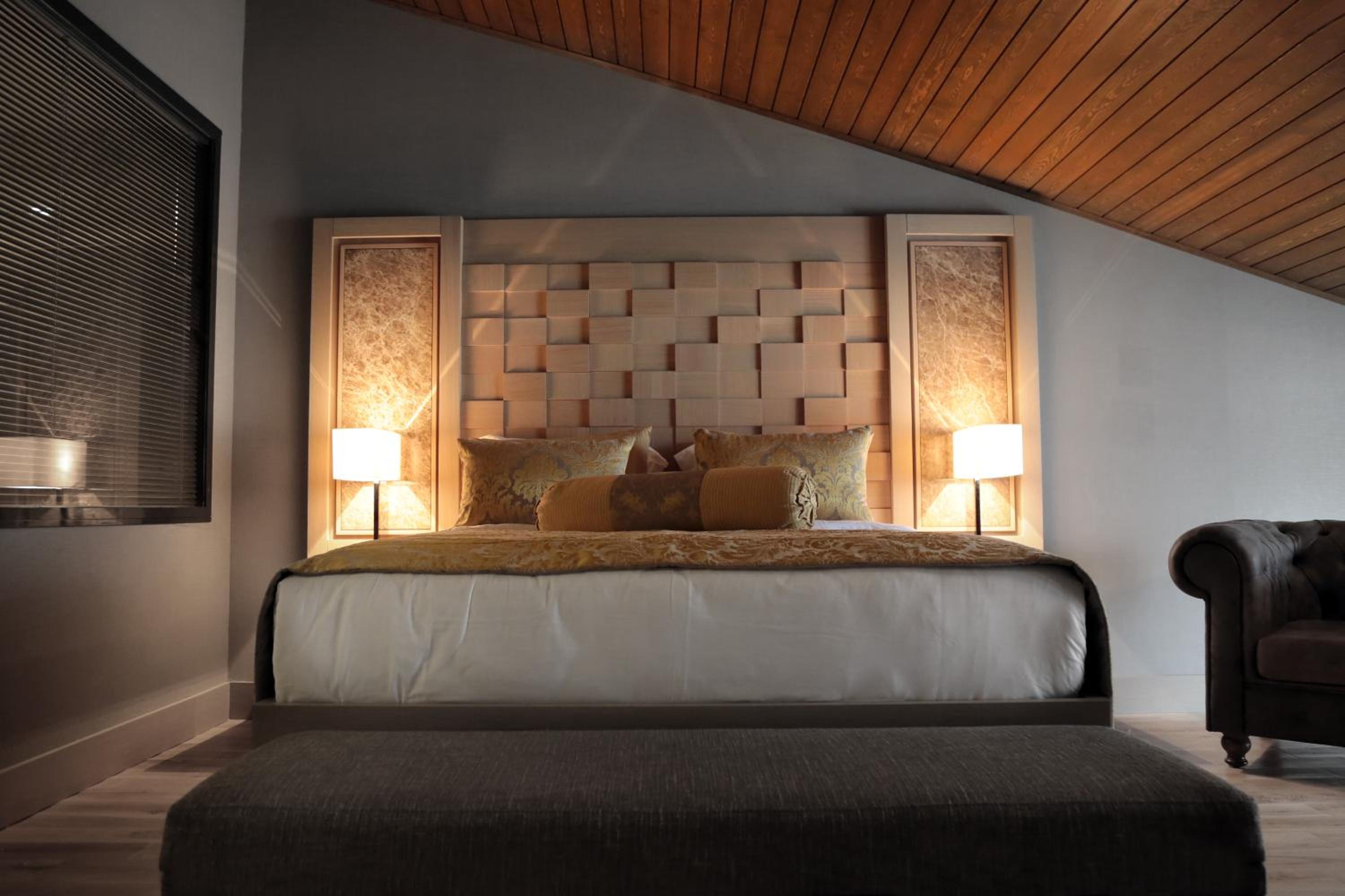 Deluxe