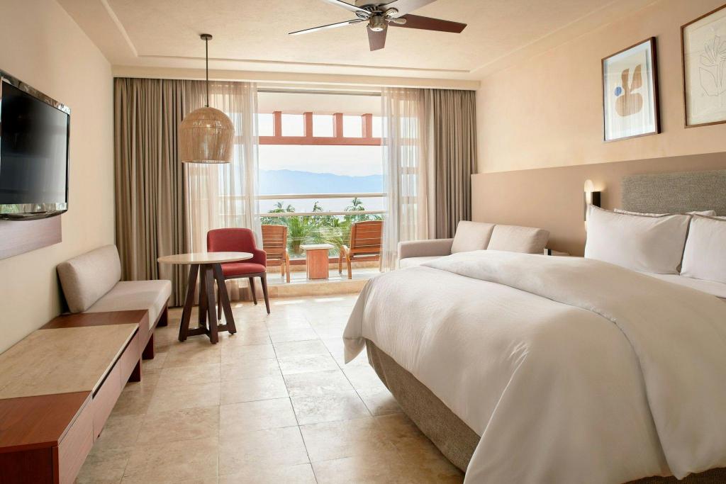 Junior Suite, King Bed, Ocean View, Sofa, High Floor, Signature Level