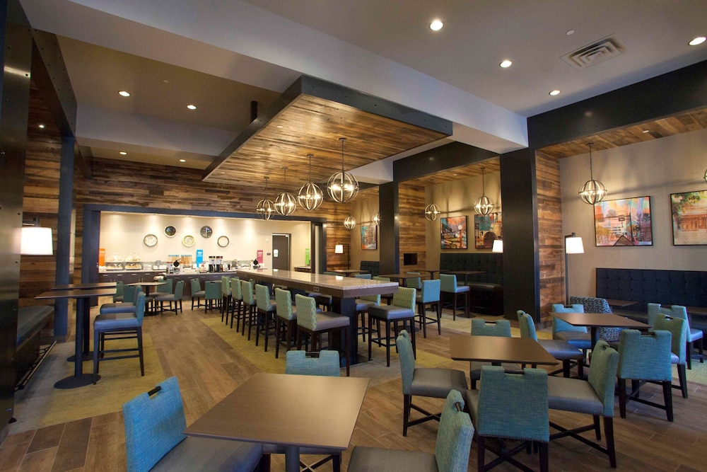 Hampton Inn Suites St Paul Downtown 54/70