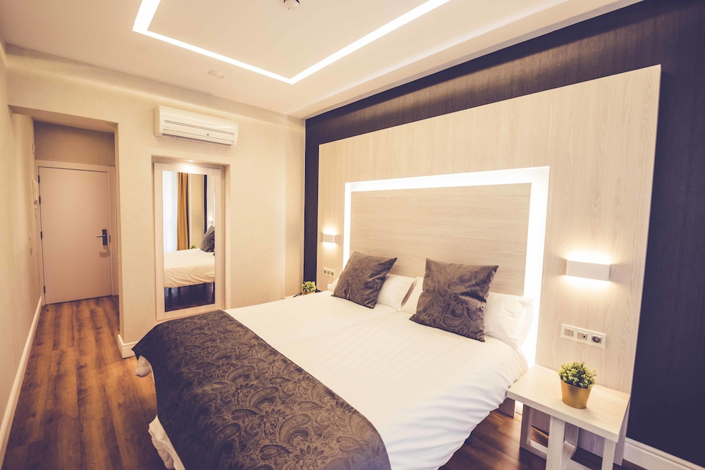 1 BEDROOM, COMFORT, TWIN BEDS
