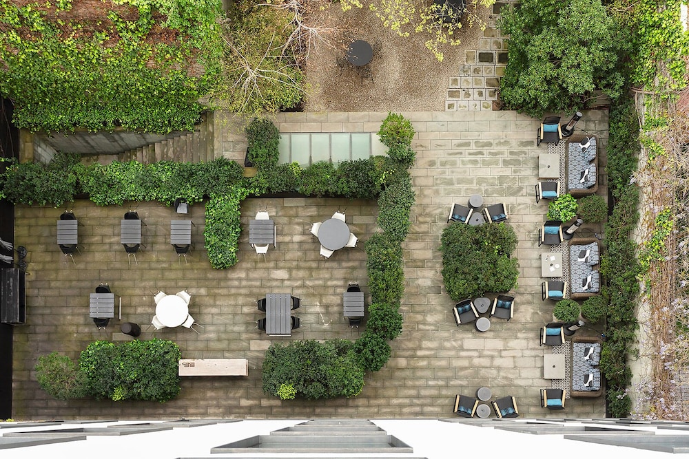 DELUXE, GARDEN VIEW