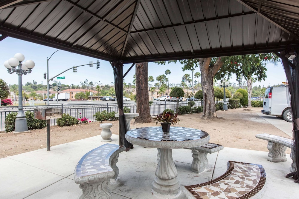 Rodeway Inn Escondido Downtown 28/34