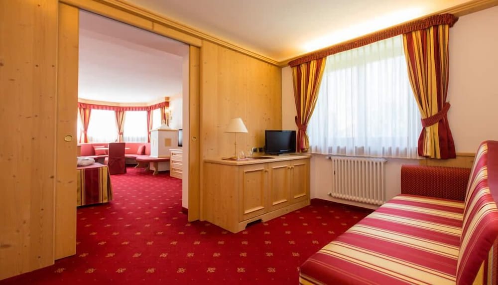 HOTEL CRISTINA 33/45