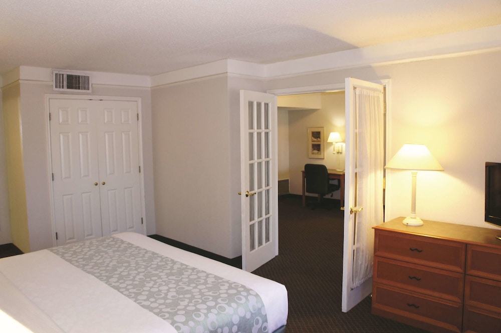 La Quinta Inn Kansas City Lenexa 14/50