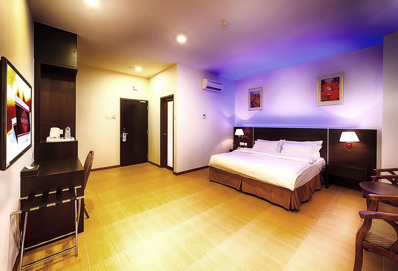SUPERIOR, KING BED
