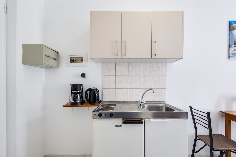 Johnhara Studios And Apartments 25/27