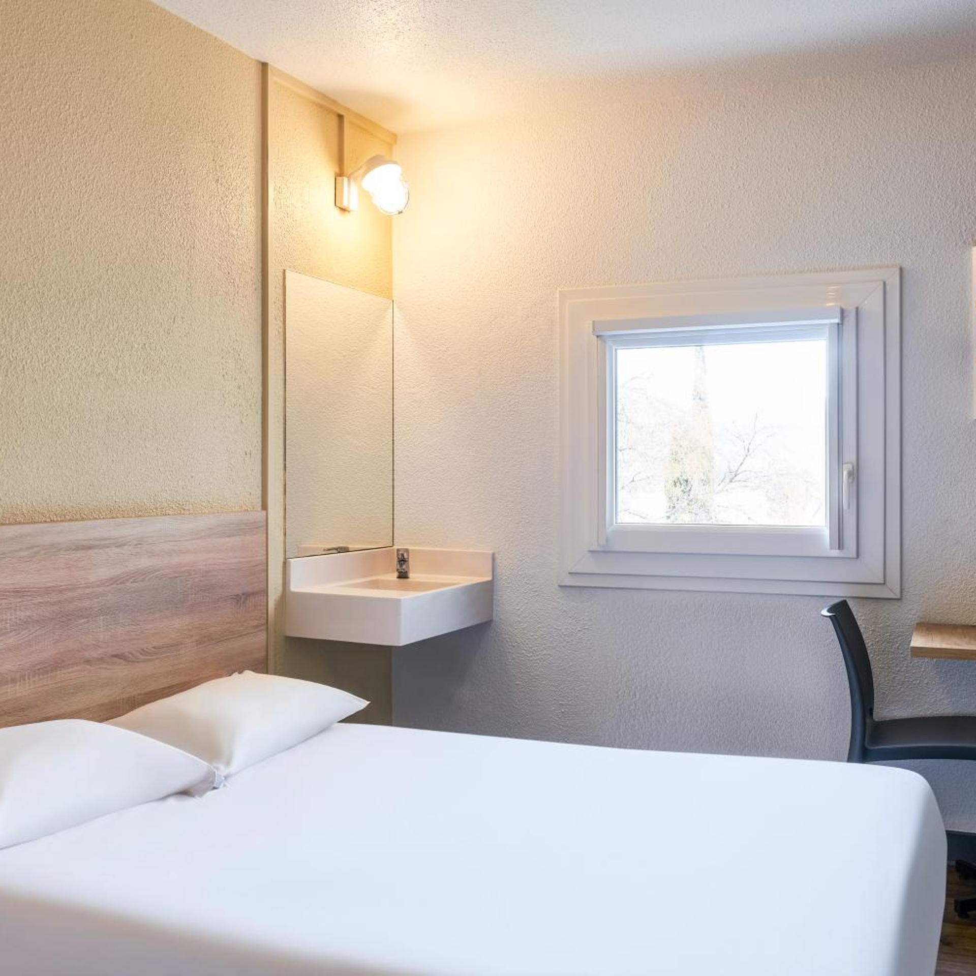 غرفة بسرير مزدوج، hotelF1 Moret Fontainebleau 8/10