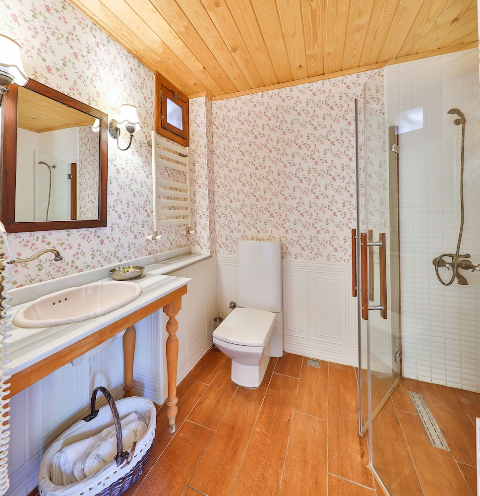 Tranquilla River Lodge - Adults Only 47/50