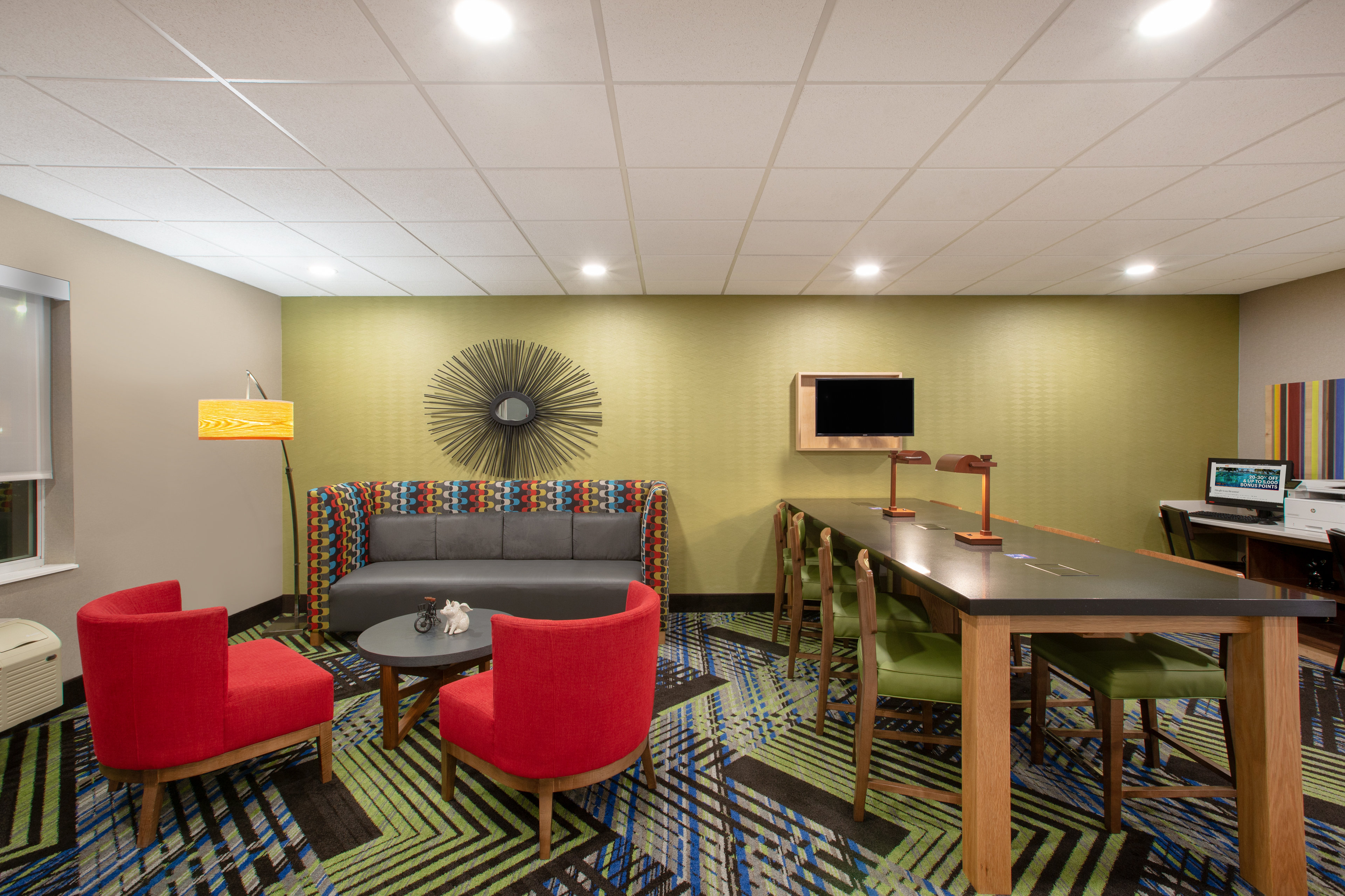 Holiday Inn Express Hotel & Suites Columbus 22/26