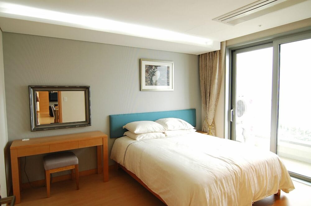 WESTERN, SUITE