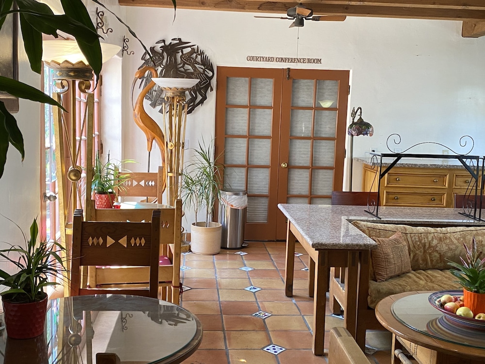 Villa Rosa Inn 63/78