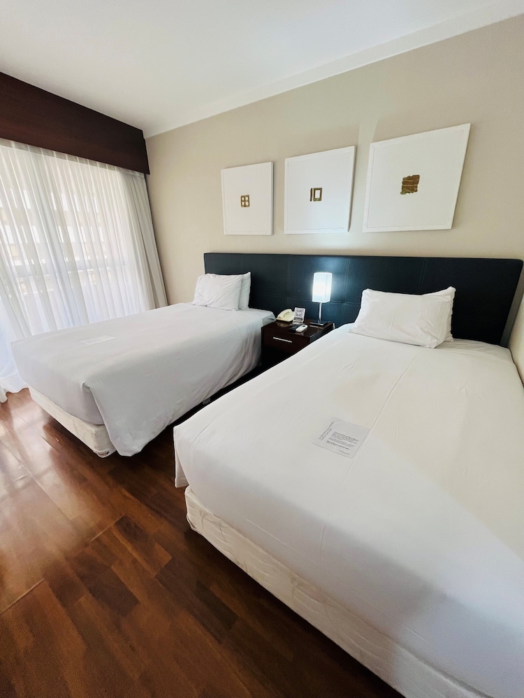 APARTMENT, TWIN BEDS