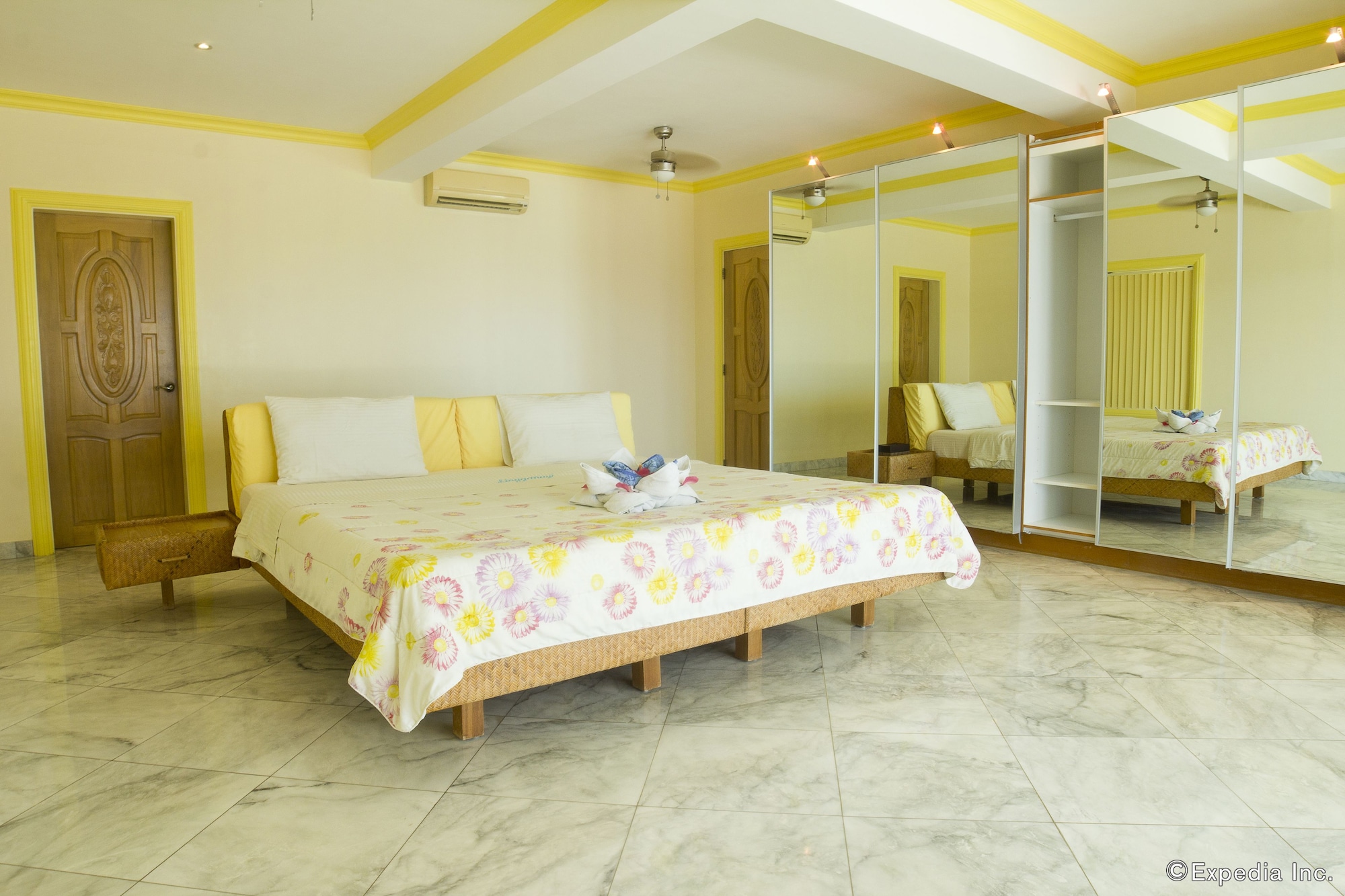 2 BEDROOMS, DELUXE, SUITE