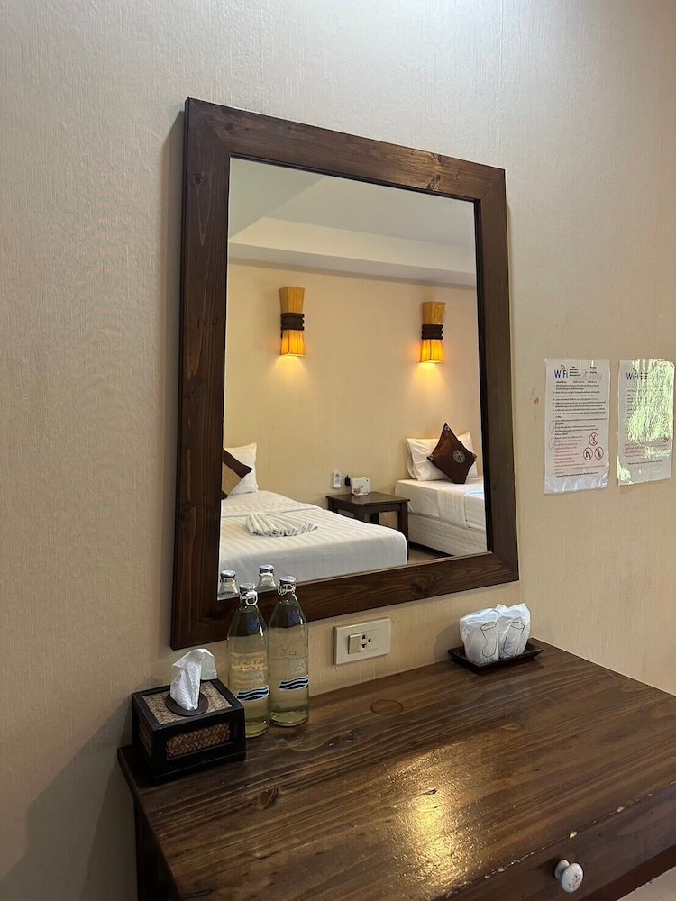 Baan Busaba Hotel 20/35