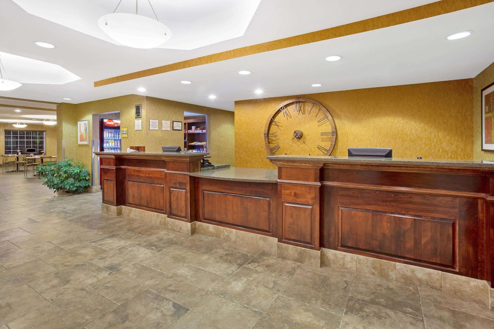 La Quinta Inn & Suites by Wyndham Dickinson 9/50