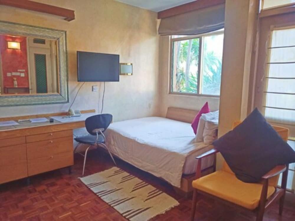Woodmere Serviced Apartments 7/50