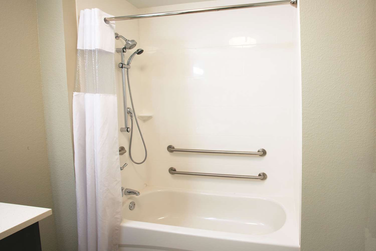La Quinta Inn & Suites by Wyndham Duluth 19/21