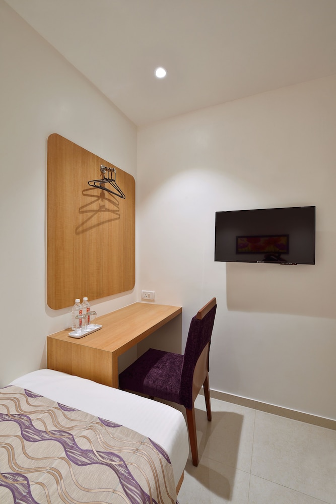 Hotel Leafio Mumbai 13/33