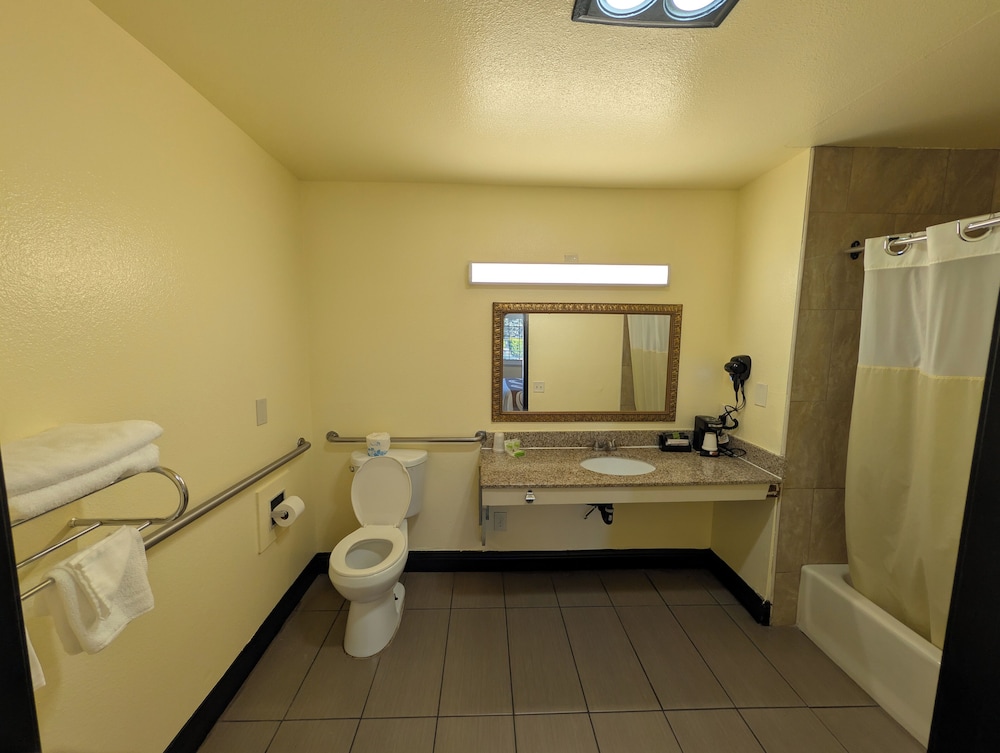 Crossroads Inn 35/39