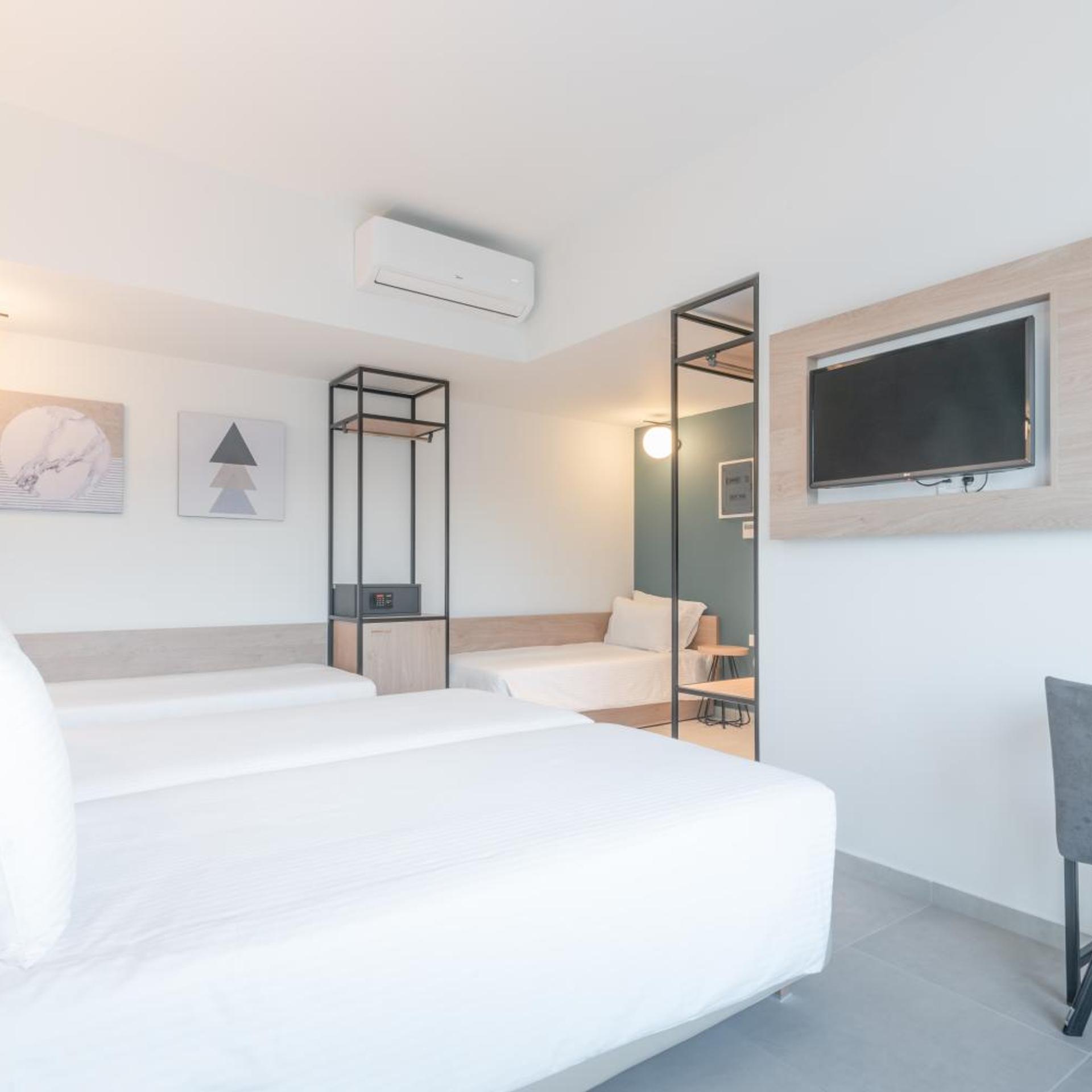 Room, Quadruple, Lateral Side Sea View