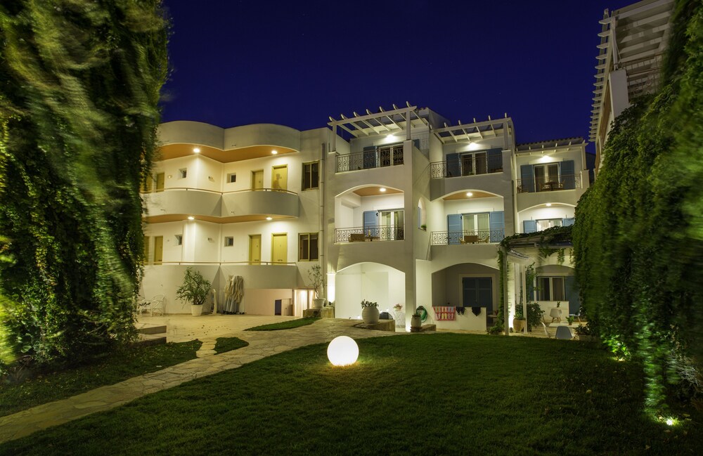 Oasis Beach Hotel Spa in ANGISTRI