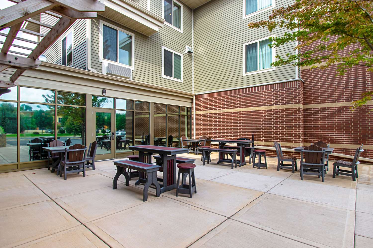 MainStay Suites Madison Monona 15/17