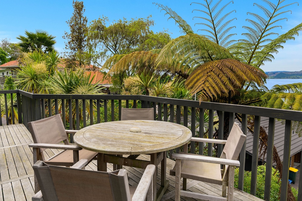 Koura Lodge 52/63