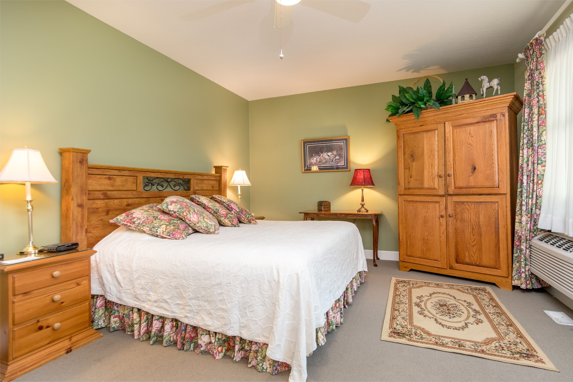 House, King Bed
