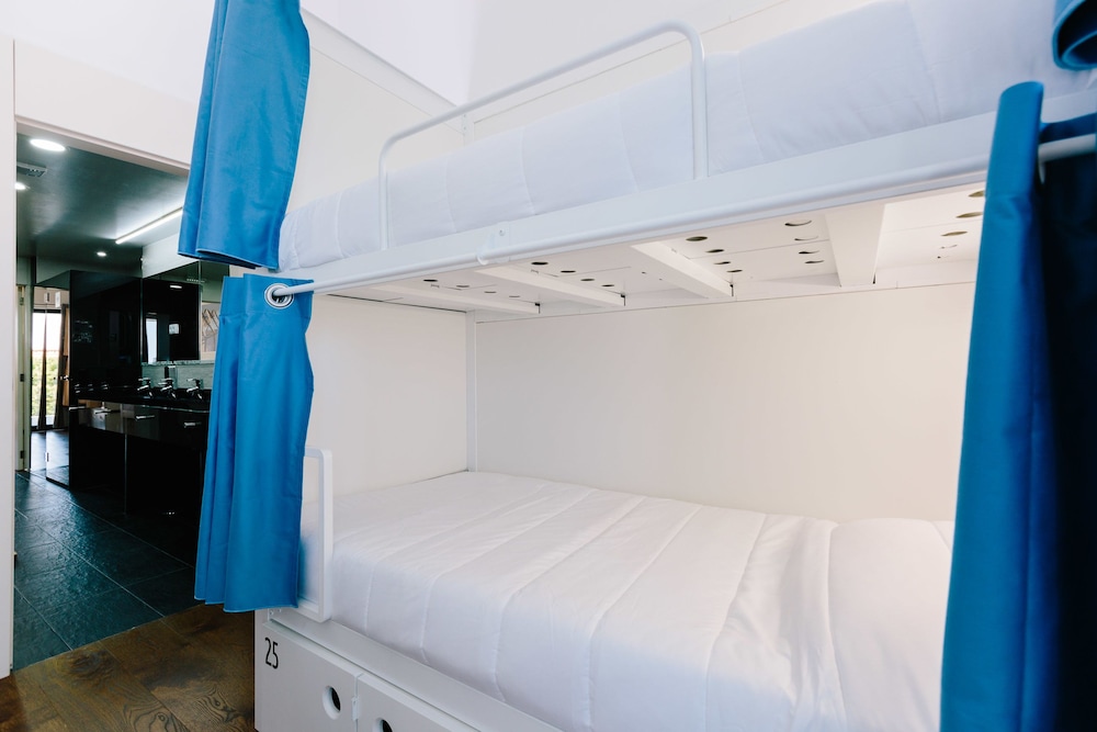 Lisbon South Hostel 8/29