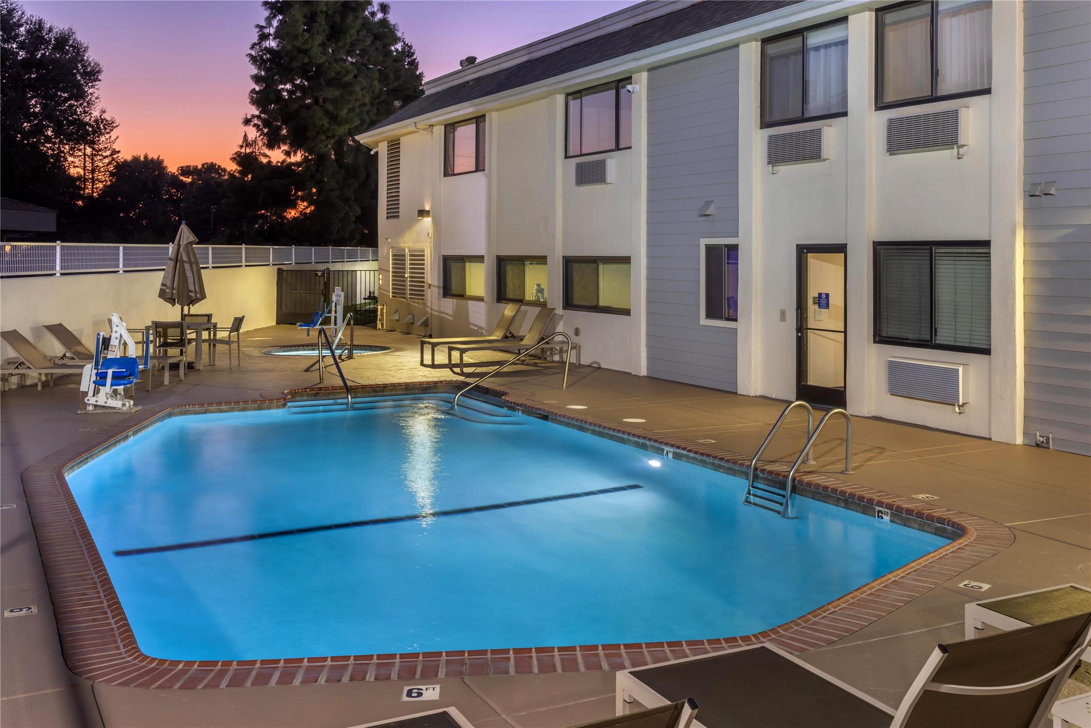 Best Western Town & Country Lodge 58/58