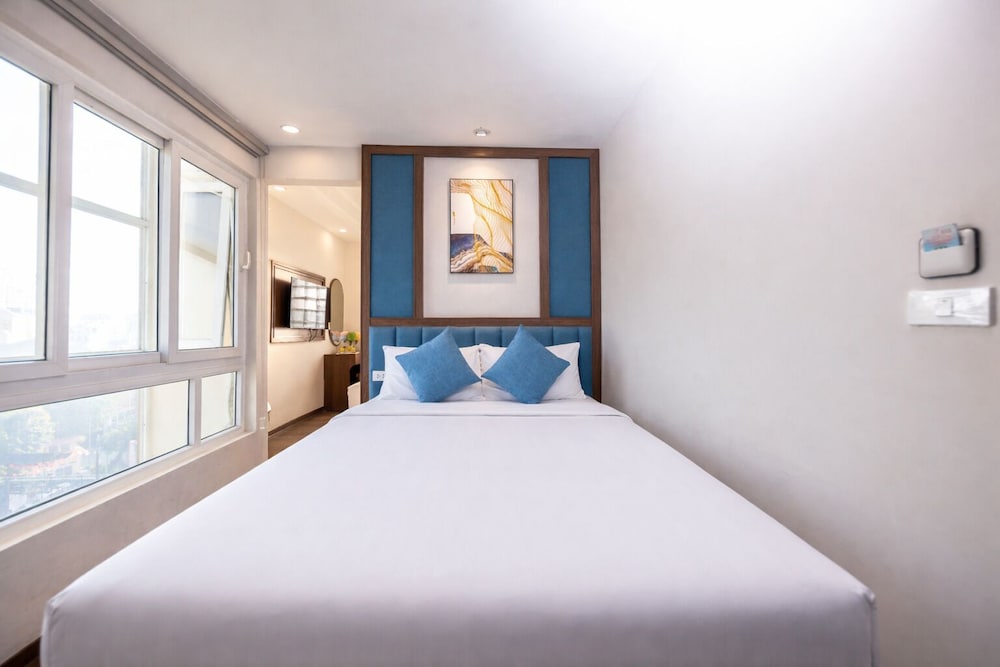 Presidential, Quadruple, King and Twin Beds, City View