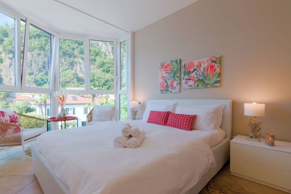 3 Bedrooms, Superior, Apartment, 1 Double and 3 Single Beds, Lake Side, Lake View